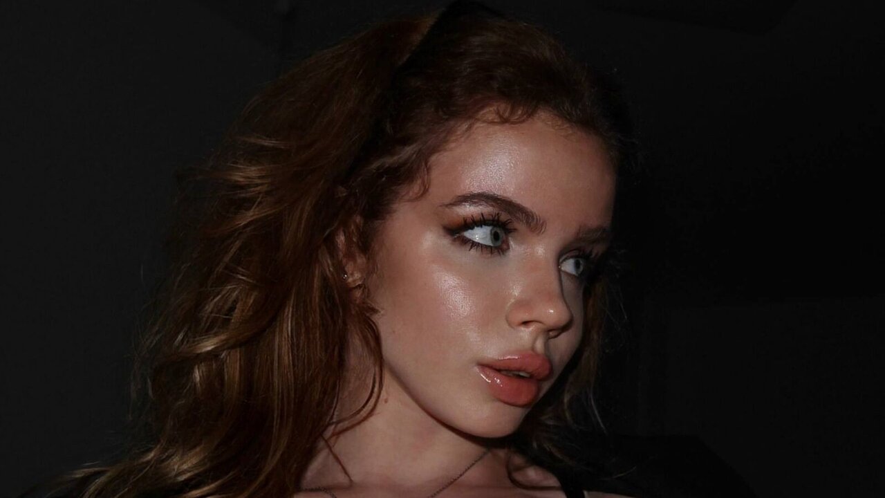 Live Porn Camera of AsellaStars